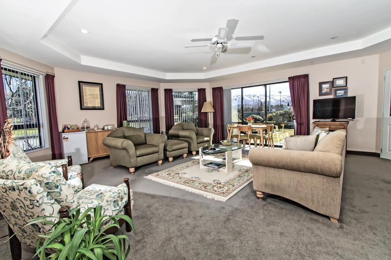 Parkview Bed And Breakfast Cromwell Bagian luar foto